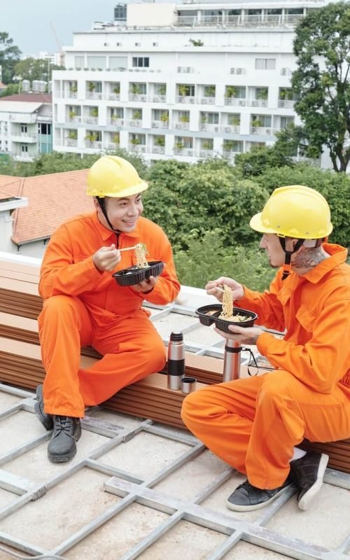 roofing-contractors-having-lunch-1-2.jpg
